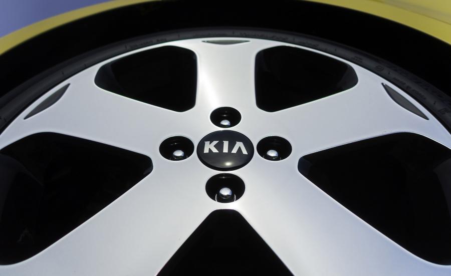  Kia Rio 5-Door 2015 года  (US) (фото 23 из 29)